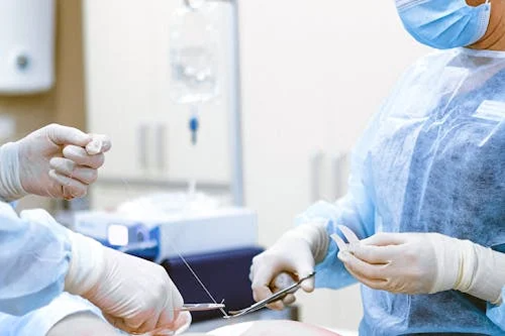 Surgeons performing a minimally invasive gallbladder surgery in a modern operating theatre.